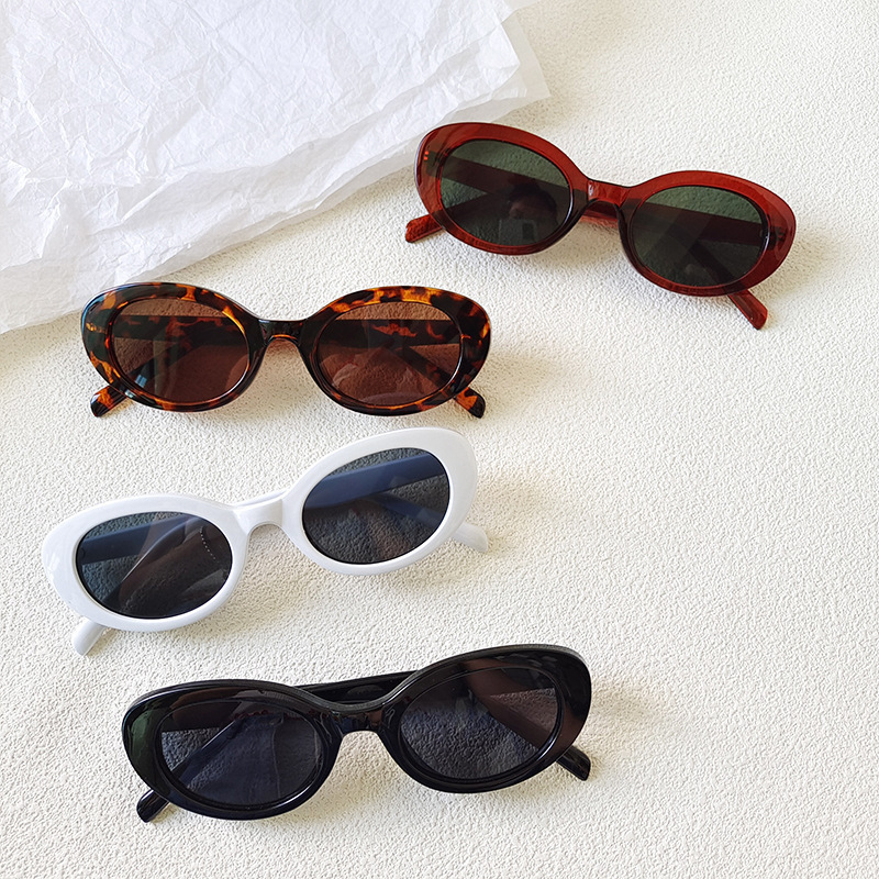 Óculos de Sol Ovais Pequenos V - Street Fashion Brand avaliação e preço