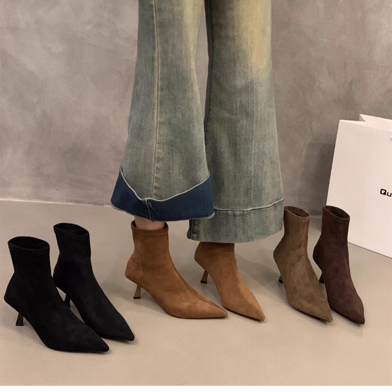 Botas Femininas de Camurça Elá - Street Fashion Dress avaliação e preço